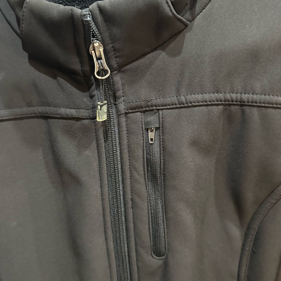 Great fall/winter coat: has a fleece like lining/detachable hood/zip up pockets - Picture 3 of 7
